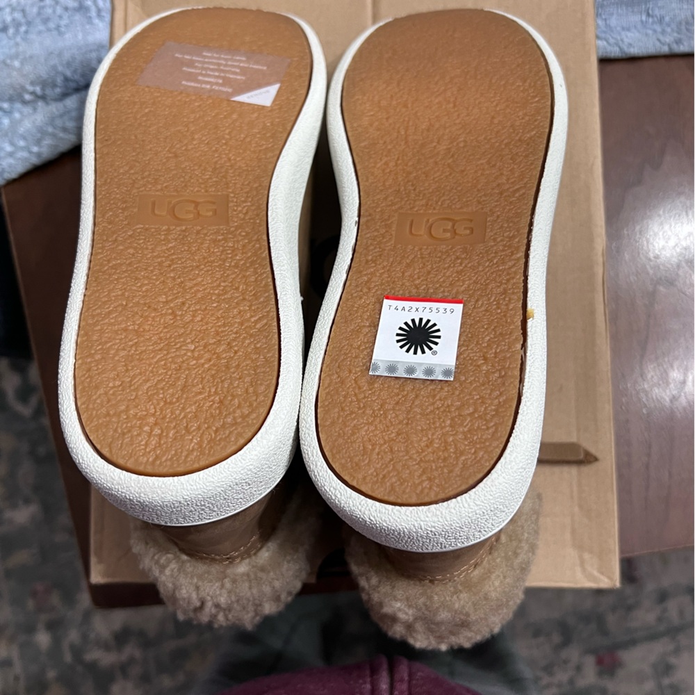 Ugg w olive high top sneaker new - Picture 6 of 8